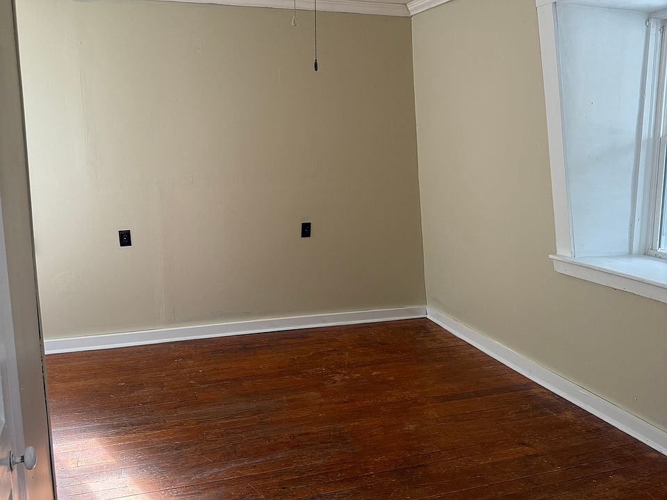 2nd image of 104 Mechanic St #3