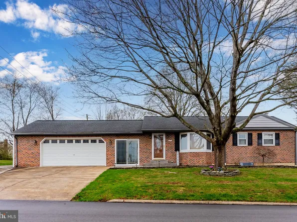 1970 Douglas Dr, Carlisle, PA 17013