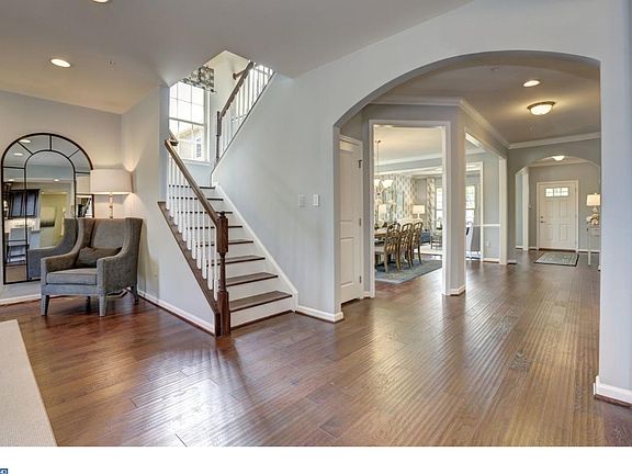 4th image of 358 Neverland Dr