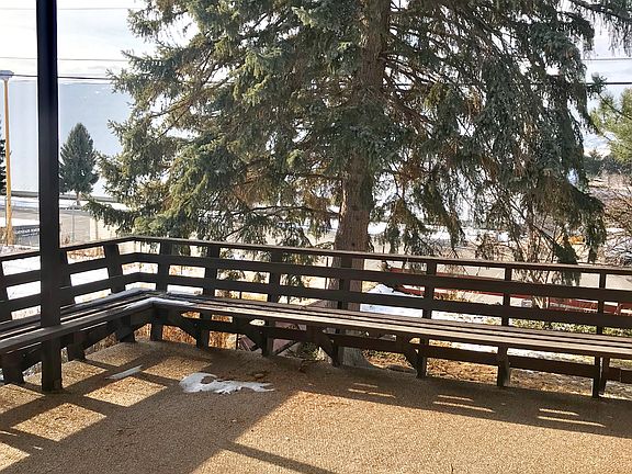 Back covered deck w/ stairs 