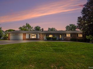 24730 Creekside Dr, Farmington Hills, MI 48336