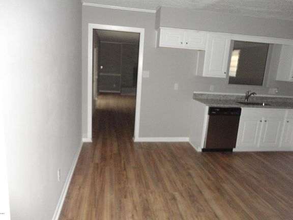 4th image of 696 Cypress Dr