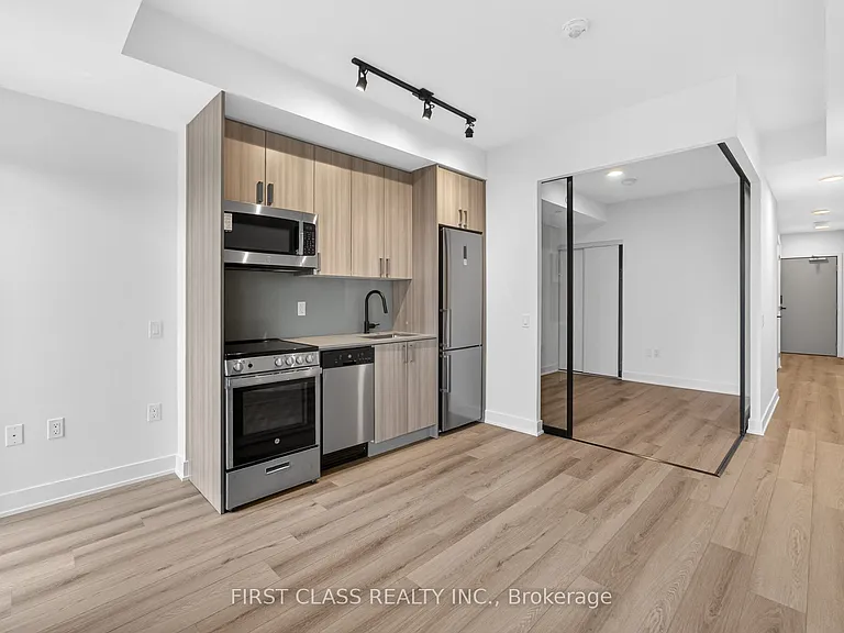 758 Dovercourt Rd #612 — Photo 8