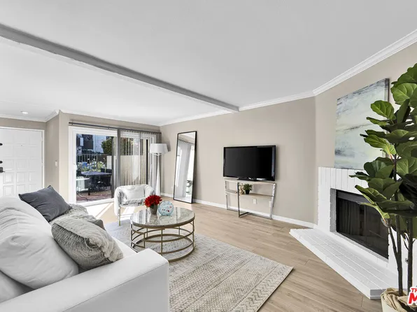 5800 Owensmouth Ave APT 40, Woodland Hills, CA 91367