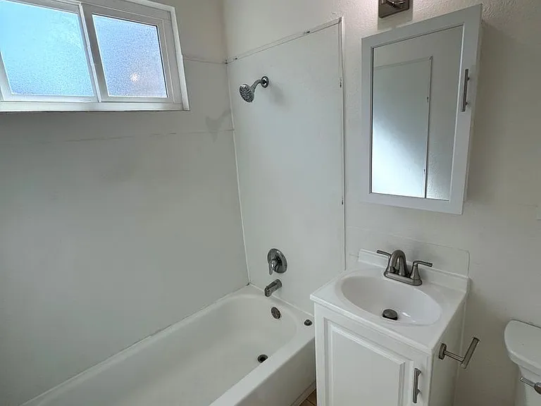 711 E. Pleasant Street — Photo 35