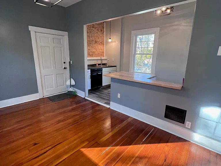 909 N 6th St — Photo 18