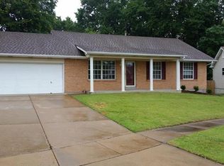 30 Trampe Hill Dr, Saint Louis, MO