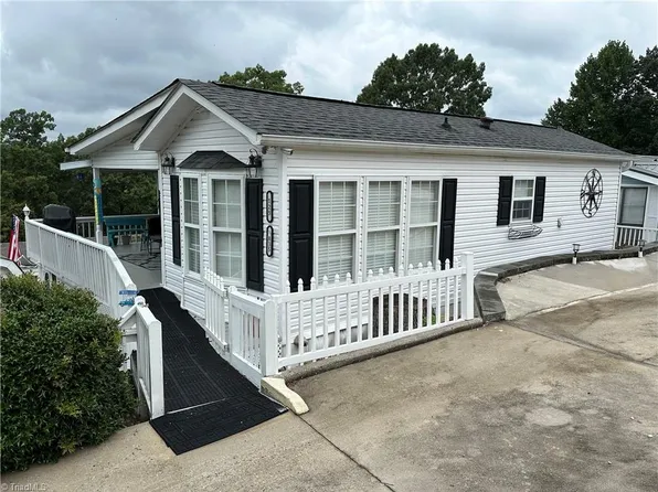 125 Trestle Cir, New London, NC 28127