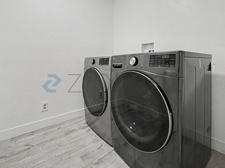 927 Freeman Ave — Photo 15