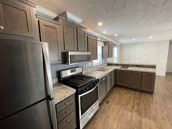 2nd image of 516 Courtland Ln #641