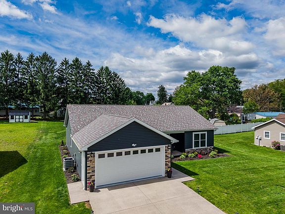 3rd image of 621 Lehigh Ln