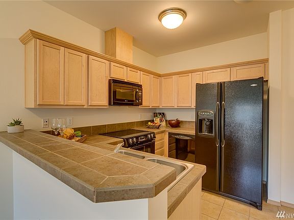 4th image of 1731 10th Ave #201