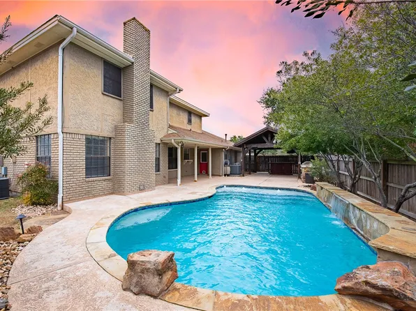 2804 Meadow Briar Cir, Bryan, TX 77802