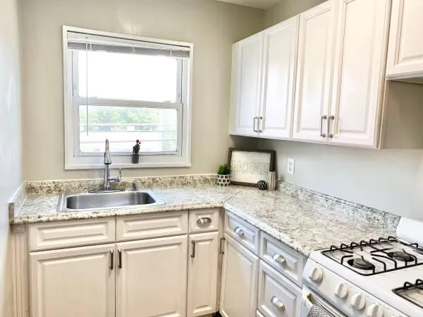 2243 Huntington Ave APT 304, Alexandria, VA 22303