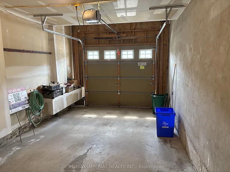 70 Maffey Cres — Photo 20