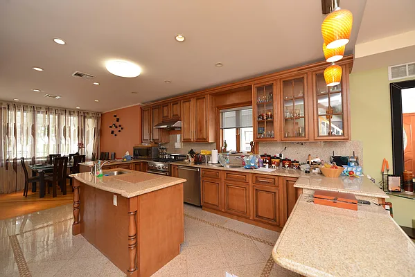 Sold by Amerihomes Realty of NY | media 2