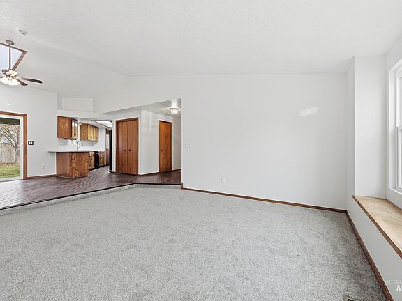 3rd image of 4444 S Carbine Ave