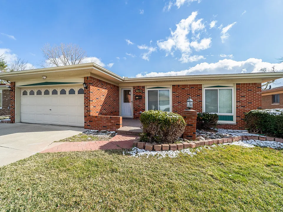 3212 Groves Dr