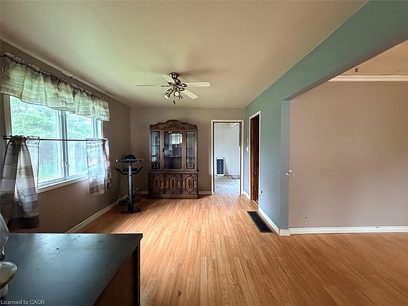 4th image of 63 Larchmount Dr