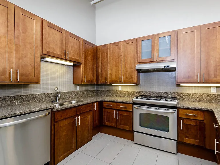 Metropolitan Artist Lofts — Photo 7
