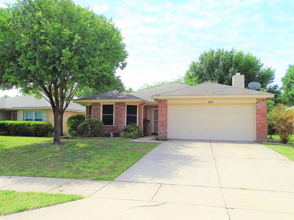 Building Photo - 2809 Briargrove Ln