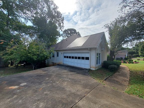 3rd image of 706 Deerwood Dr