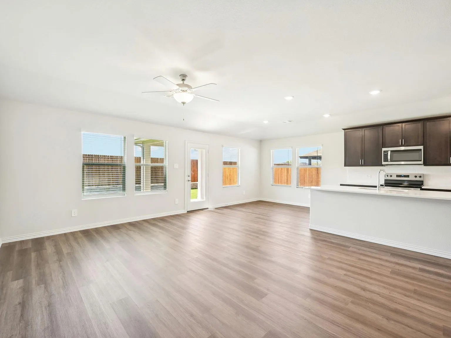 4 bed, 2260 sqft, $2,300 — Photo 4
