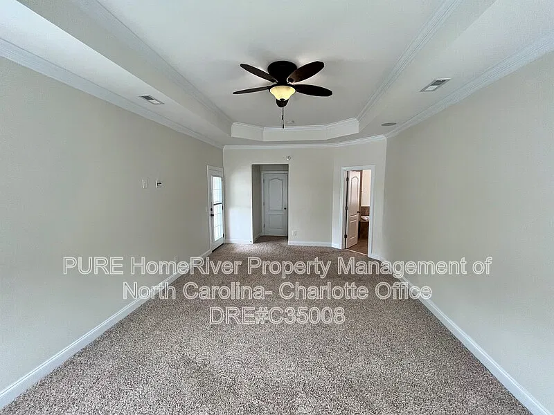 4 bed, 4.0 bath, 2800 sqft, $2,700 — Photo 4