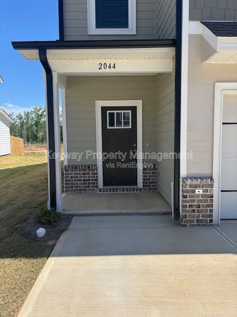 3 bed, 2.5 bath, 1708 sqft, $1,745 — Photo 3