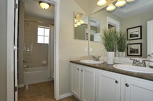 4th image of 2653 Elmira St