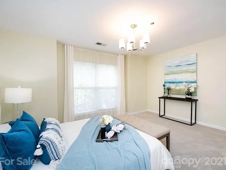 525 N Graham St — Photo 16