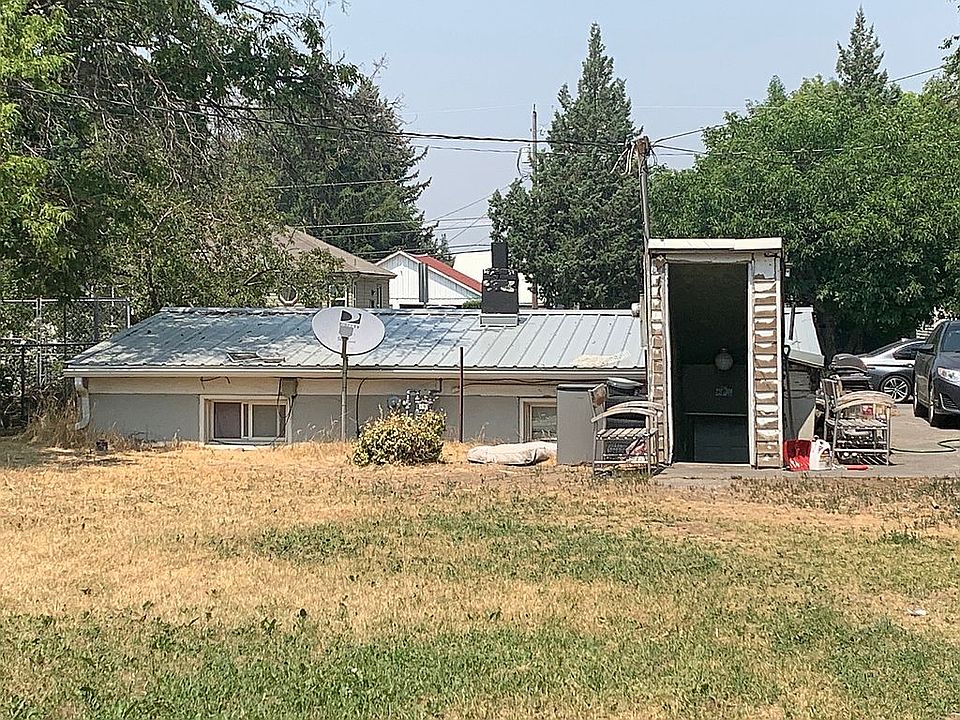 1st image of 368 E 17th St
