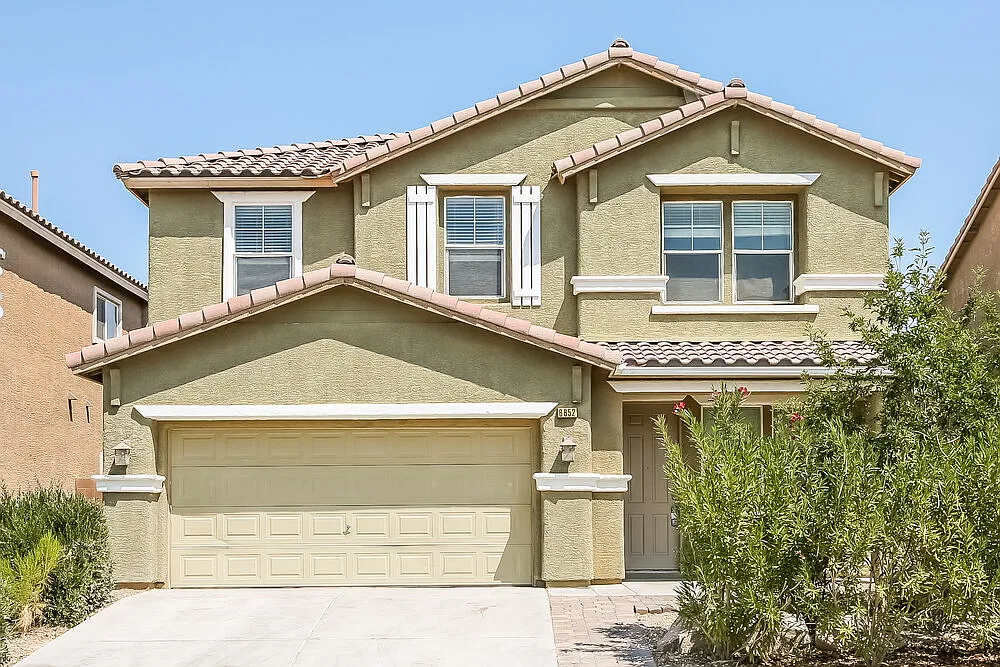 4 bed, 2.5 bath, 2790 sqft, $2,575 — Photo 1