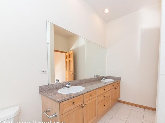 5th image of 2539 N Southport Ave #711