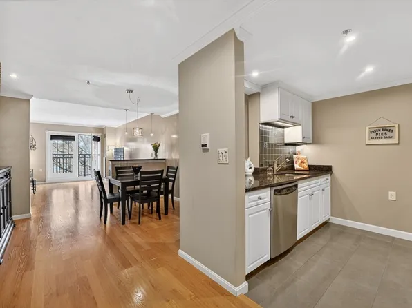 300 Allston St APT 302, Brighton, MA 02135