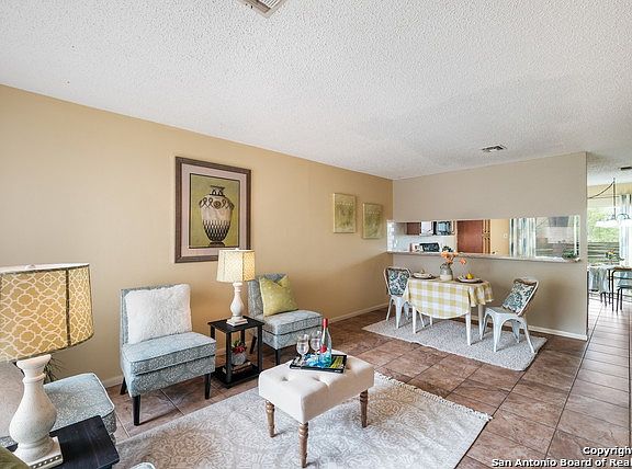 3rd image of 11819 Country Springs St