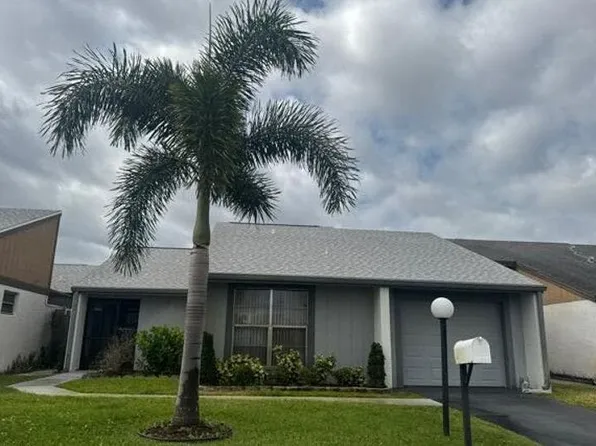 9801 Maplecrest Cir, Lehigh Acres, FL 33936