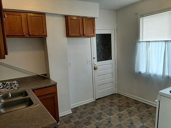 4th image of 17962 Peters St