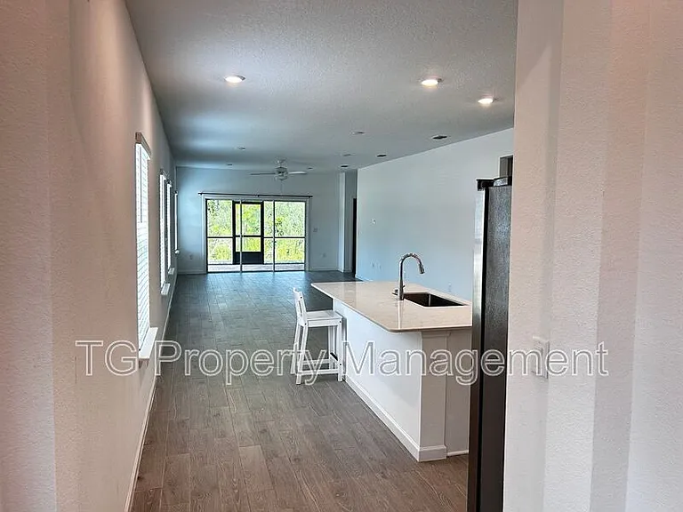 23 Lake Sinclair St — Photo 7