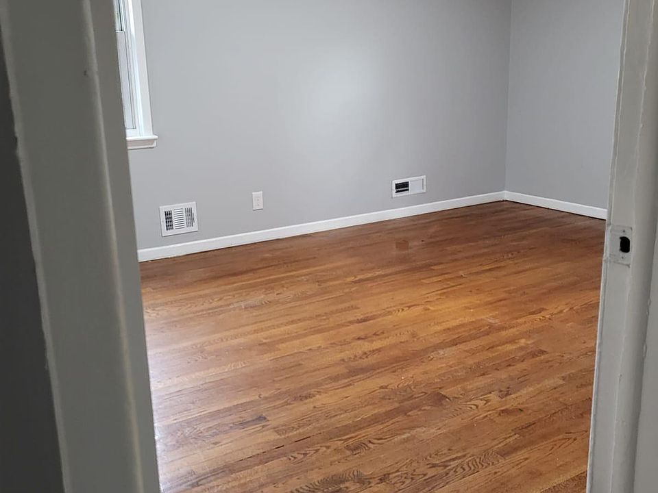 2nd image of 5 Lawton St Floor 2