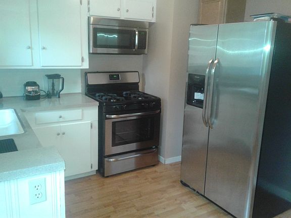 Kitchen - Appliances Stay!