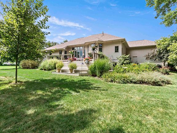 3rd image of 109 Lakeview Dr