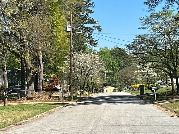 5th image of 972 Pineglen Dr