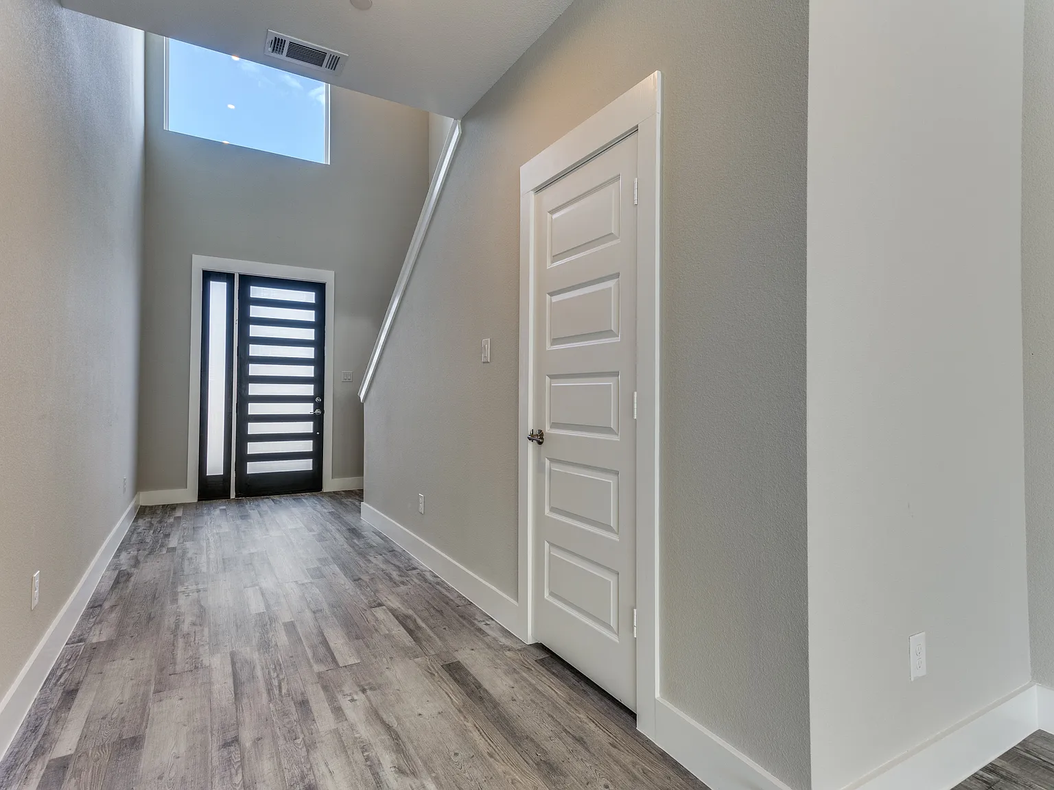3 bed, 2.5 bath, 2136 sqft, $2,600 — Photo 3