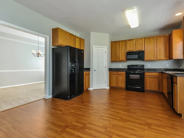 804 Red Oak Tree Dr — Photo 4