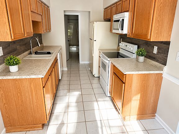 3rd image of 4691-4693 Ledgewood Dr