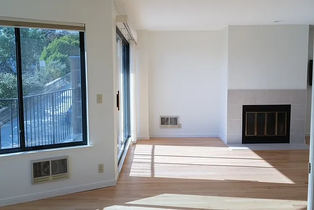1063 Carolina St — Photo 4