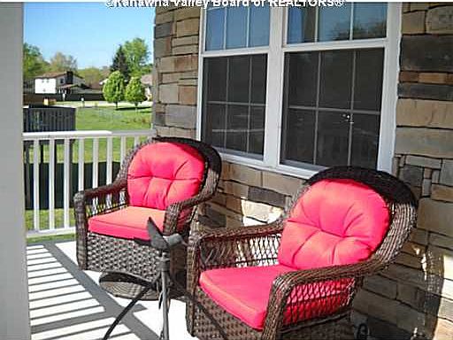 3rd image of 102 Greenbrier Way