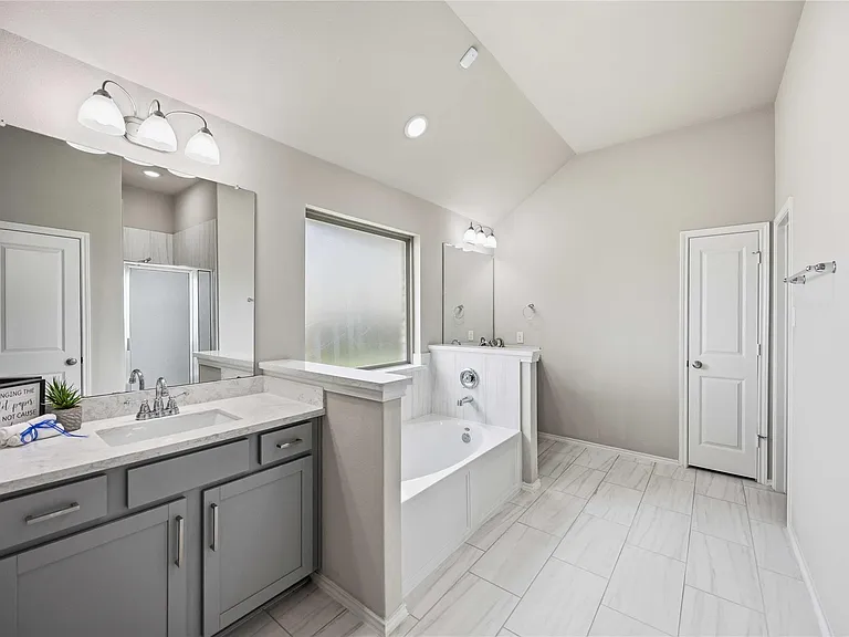 20427 Windcrest Colony Trl — Photo 10