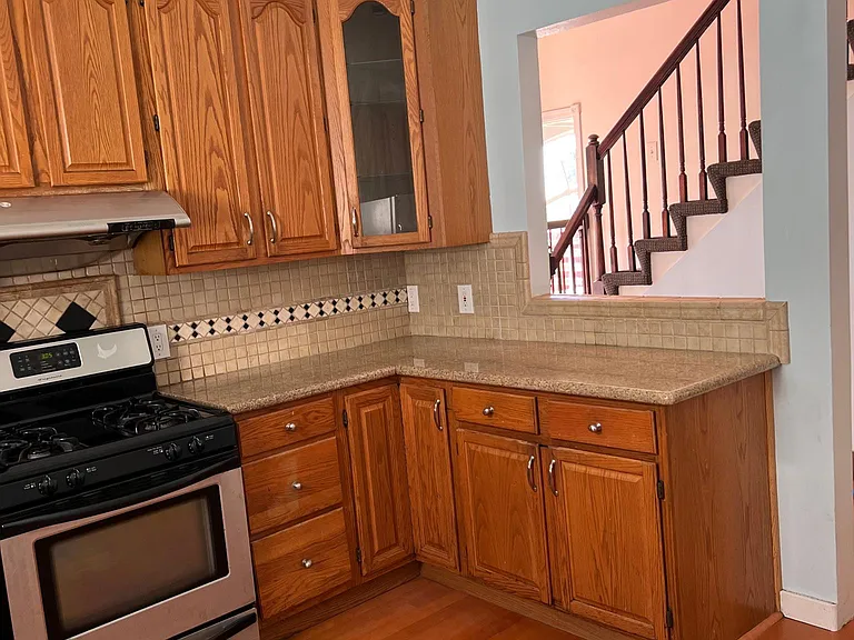 639 Georgia St — Photo 27